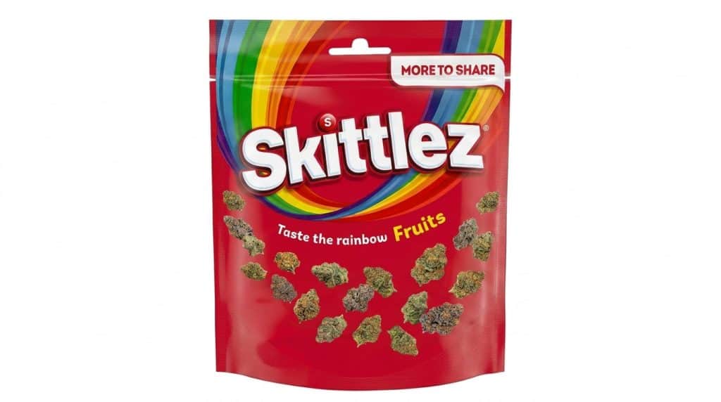 Skittlez CBG Flower vist i farverig, slik-inspireret pose med små topskud på fronten og reference til strainens frugtige profil.