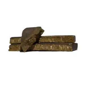 her ser du vores citronella thca hash med hvis bagrund. man kan tydeligt se krystaller