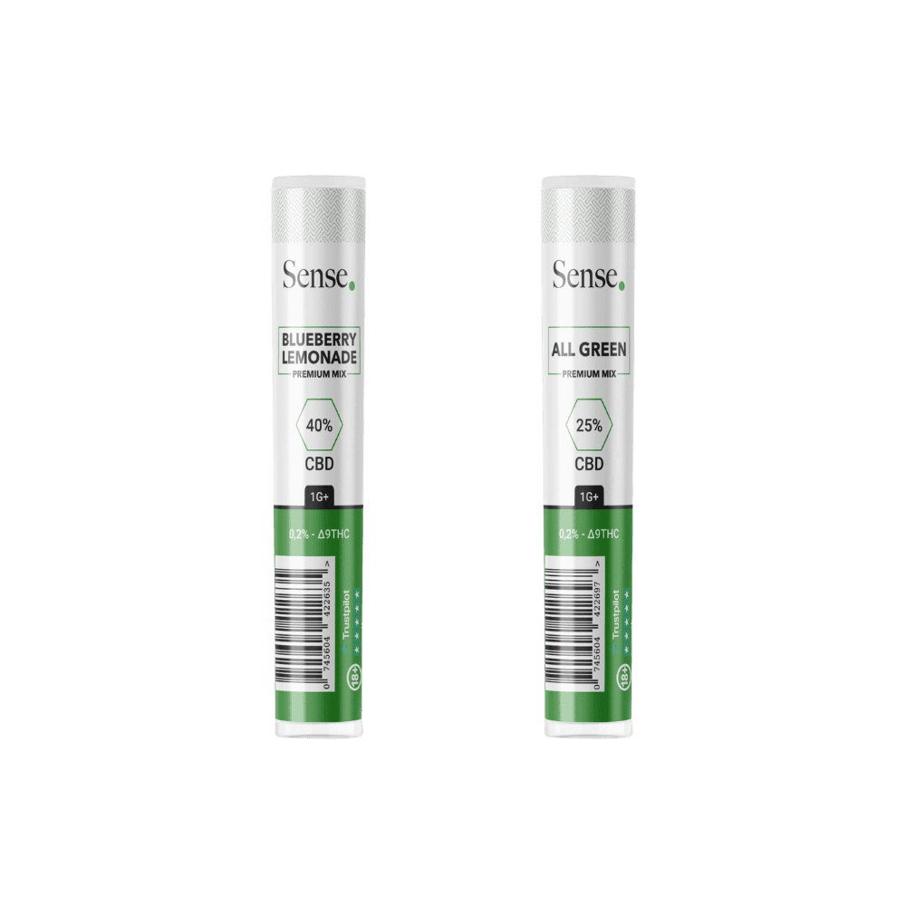 Sense CBD pinde i to varianter, Blueberry Lemonade 40 % og All Green 25 %, vist som stående emballage på sort baggrund.