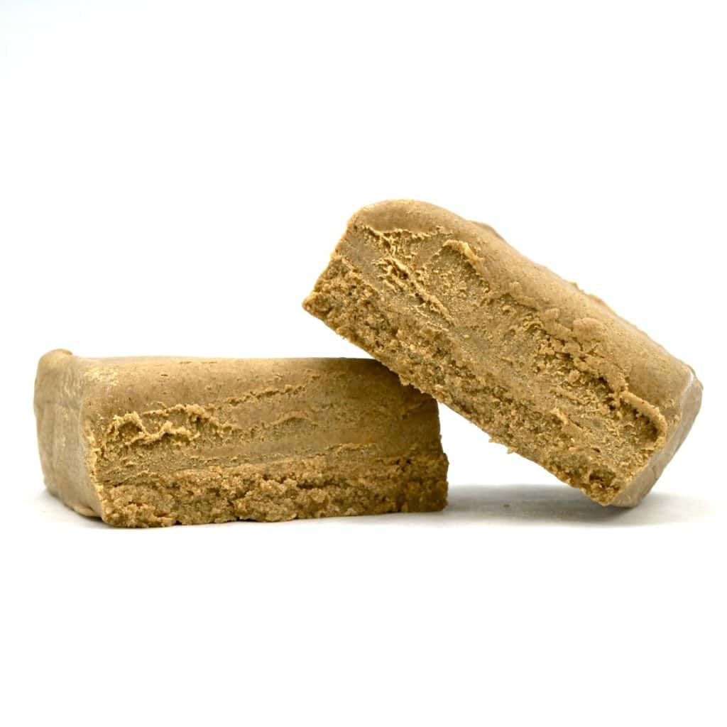 Vores THCa Hash Stronk Stuff i bulk stablet ovenpå hinanden